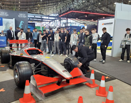 Kfz-Mechatroniker-Azubis: Besuch der WM-Werkstattmesse in Stuttgart